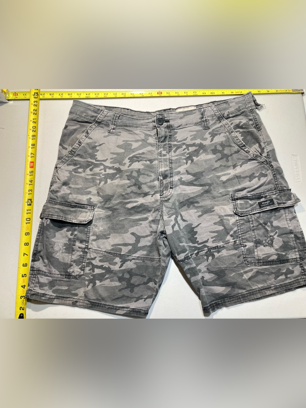 Wrangler Grey Camo Cargo Shorts Men’s Size 40 Outdoor Classic Casual